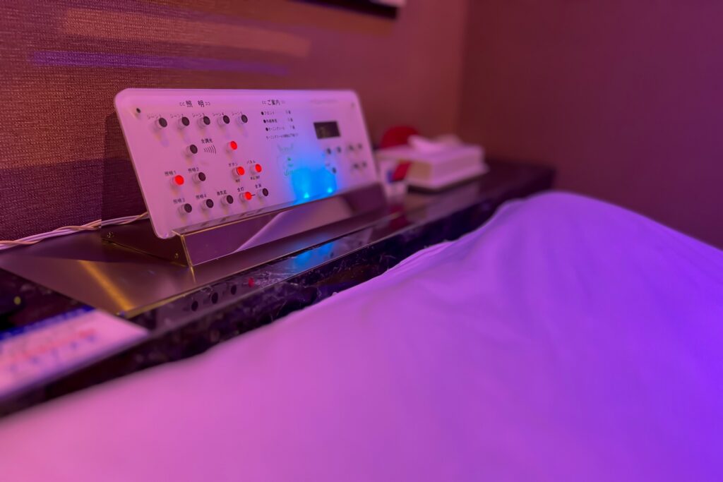 ラブホテルのベッド