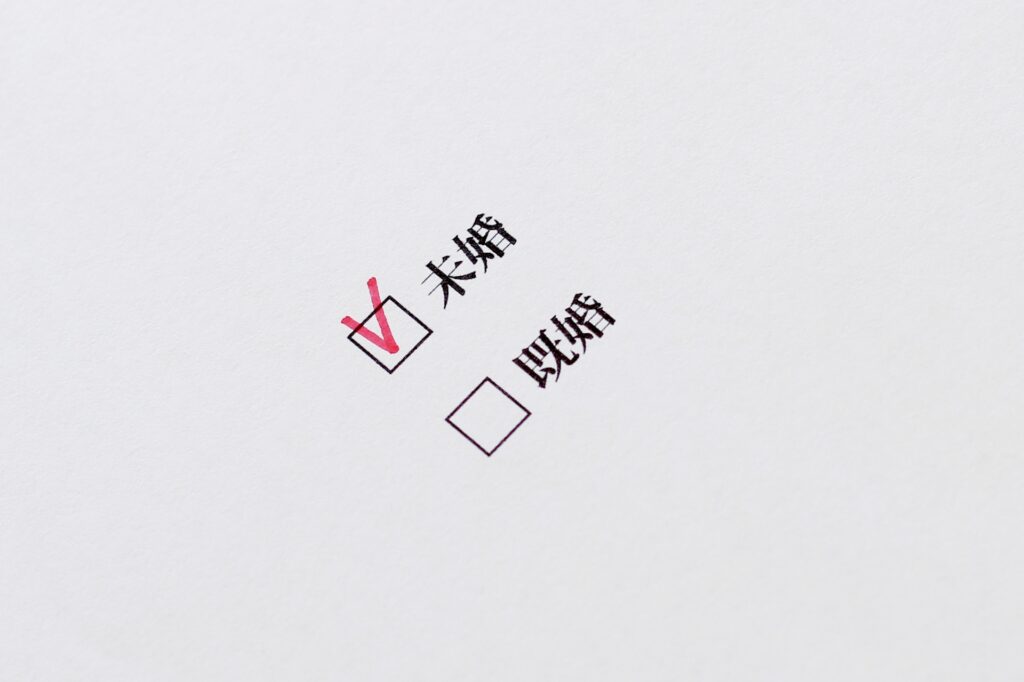 マッチングアプリの彼が既婚者かも？見抜く方法と泣き寝入りしない方法を解説！